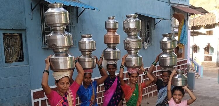 लाखोंच्या दोन योजना, तरीही गाव तहानलेलेच..