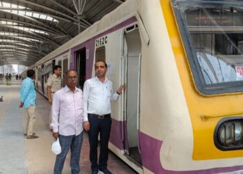 चाचण्या आवरा रेल्वे सुरू करा