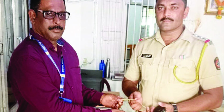 तहसील कर्मचाऱ्याचा प्रामाणिकपणा