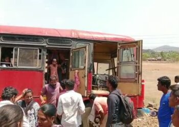 दुचाकीस्वाराच्या चुकीमुळे एसटीचा अपघात