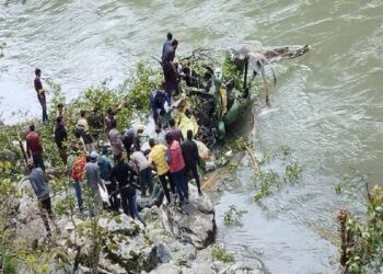 भारतीय लष्कराचे हॅलिकोप्टर कोसळले