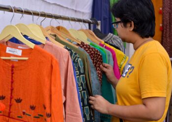 खादी कपड्यांना पसंती