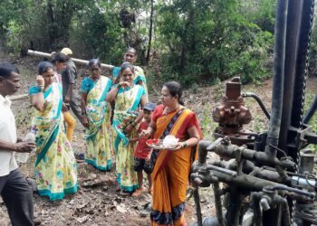 महिलांची पाणी समस्या चित्रलेखा पाटील यांनी सोडविली