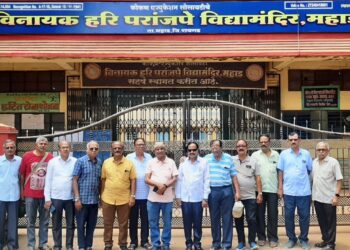 पन्नास वर्षापूर्वीचे मित्र आजोबा होऊन भेटले