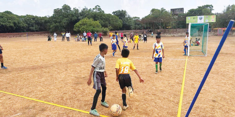 कार्निवल हिल्स फुटबॉल कपचे आयोजन