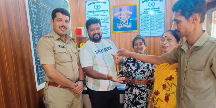 माथेरानमध्ये अश्‍वपालाचा प्रामाणिकपणा