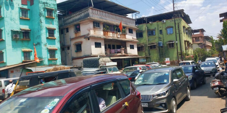 पालीकर वाहतूक कोंडीने बेजार