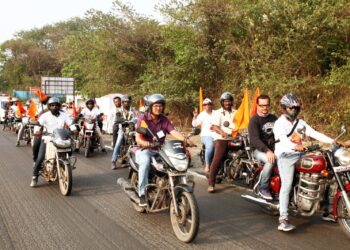 महामार्गांच्या कामासाठी दुचाकी रॅली
