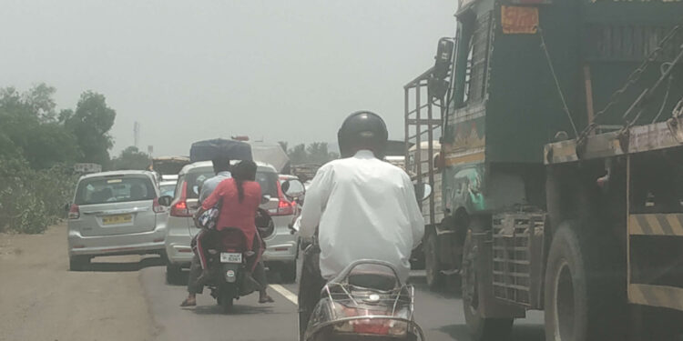 मुंबई-गोवा महामार्गावर वाहतूक कोंडी