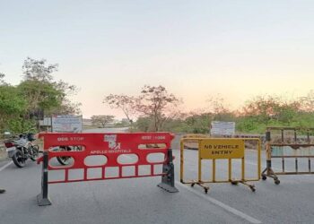 मोऱ्यांच्या दुरुस्तीसाठी रस्ता बंद