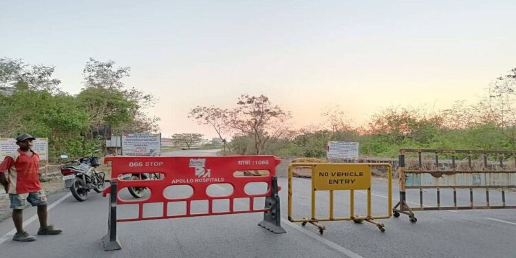 मोऱ्यांच्या दुरुस्तीसाठी रस्ता बंद