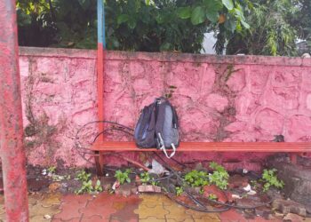 बेवारस बॅगेबाबत माहिती देणाऱ्यांनाच पोलिसांचे उपदेश