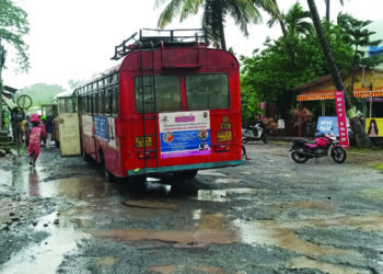 बोर्ली स्थानकावर खड्ड्यांचे साम्राज्य