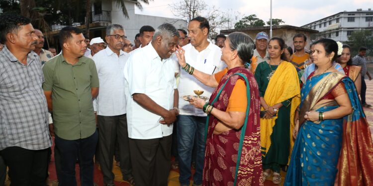 बहुआयामी व्यक्तिमत्त्व