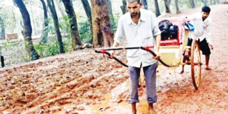 माथेरानमधील हातरिक्षाचालक अजूनही उपेक्षितच