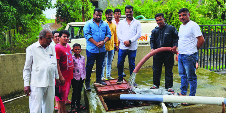 कोल्हारे ग्रामपंचायतीकडून टँकरने पाणीपुरवठा