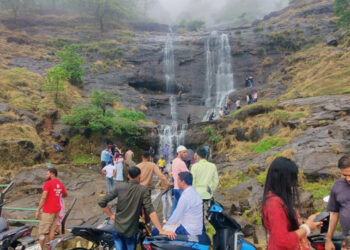 पोलीस बंदोबस्त असतानाही पर्यटक कसे?