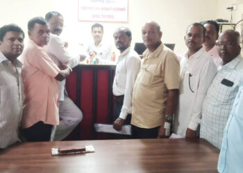 अतिक्रमण हटविण्यासाठी तहसीलदारांना निवेदन