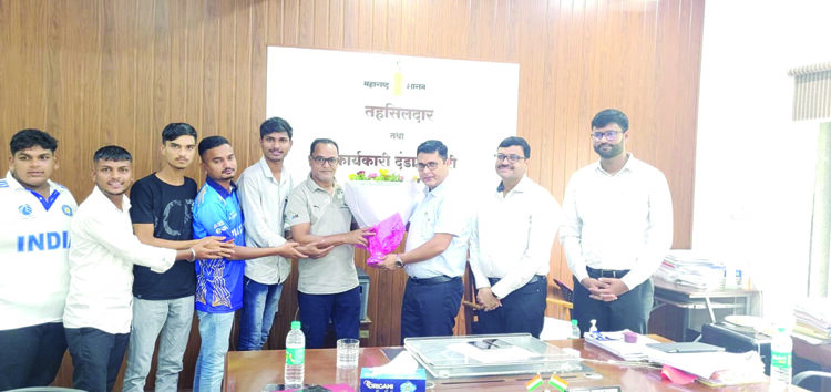 मगरींच्या दाढेतून मृतदेहाची सुटका