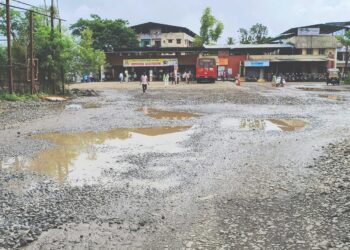 माणगाव बसस्थानक निधी अभावी खड्ड्यात