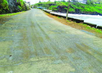 अवघ्या सहा महिन्यातच रस्त्याची दुरवस्था