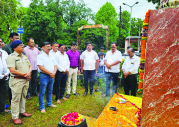 जांभूळपाडा स्मृतिस्तंभाला गावकऱ्यांची श्रध्दांजली