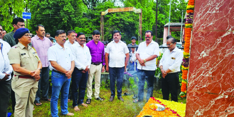 जांभूळपाडा स्मृतिस्तंभाला गावकऱ्यांची श्रध्दांजली