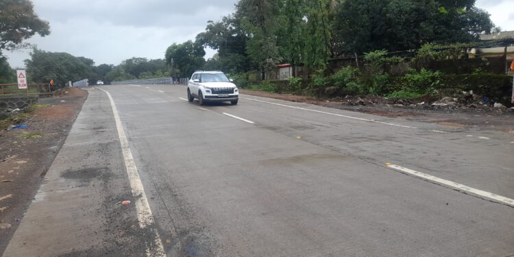 जांभुळपाडा येथे गतिरोधक बसविण्याची मागणी