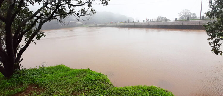 शारलोट तलाव गाळमुक्त करा