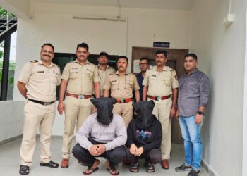 सोन्याचे मंगळसूत्र आणि चैन चोरणाऱ्या चोरट्यांना वडखळ पोलिसांकडून अटक