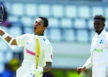 यशस्वी जैस्वालचे पदार्पणातच शतक