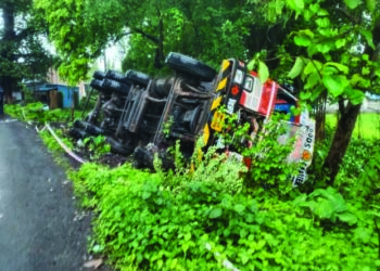 परहूरपाडा येथे अमोनिया टँकरचा अपघात