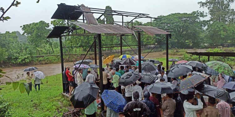 कुंडलज गावात मृत्यूनंतरही अंत्यविधीसाठी परवड
