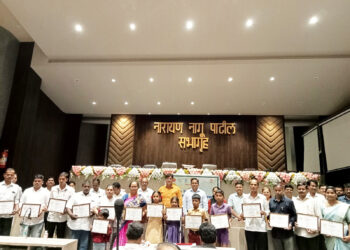 लाभार्थ्यांना प्रमाणपत्र वाटप