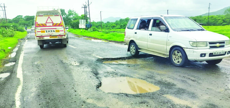 डोळवली-केळवली मार्गाची चाळण
