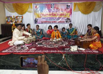 सूरताल विद्यालयाचा गुरुपौर्णिमा उत्सव