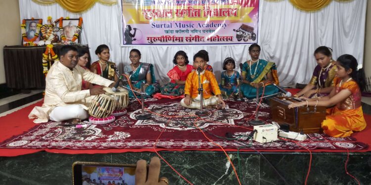 सूरताल विद्यालयाचा गुरुपौर्णिमा उत्सव