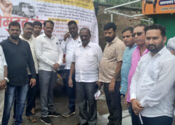 कर्जत बांधकाम साहित्य पुरवठादारांचे आंदोलन