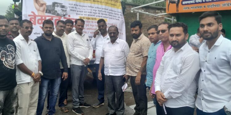 कर्जत बांधकाम साहित्य पुरवठादारांचे आंदोलन