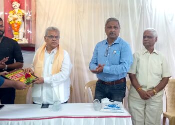 श्री नामदेव हितवर्धक संस्थेतर्फे गुणवंत विद्यार्थाचा सत्कार