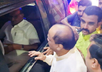 खालापूर टोल नाक्यावर शरद पवारांचे स्वागत