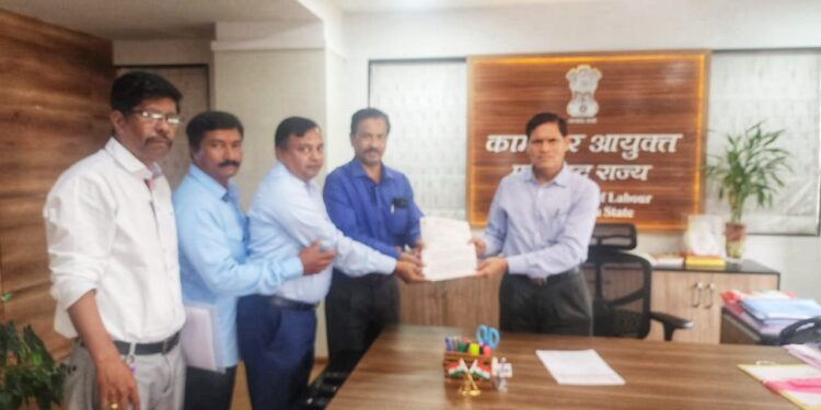 कंत्राटी वीज कामगारांना सुधारित वेतन दर द्या