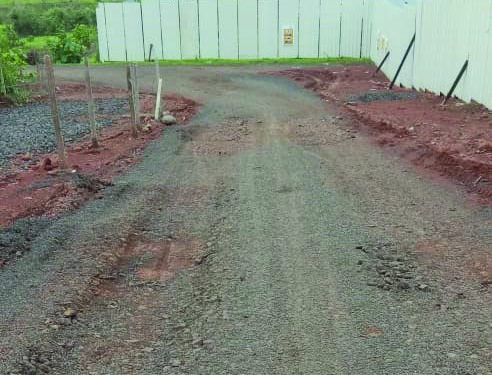 बांधकाम विभागाच्या मालकीचा रस्ताच खोदून वळविला