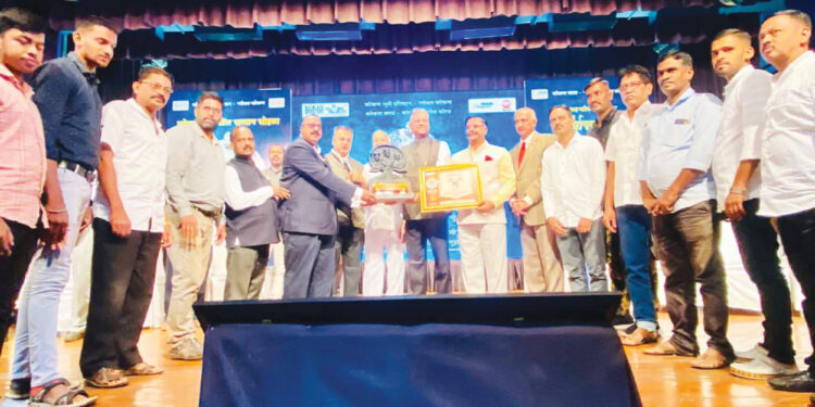 संदीप घरत यांना कोकण आयडॉल पुरस्कार