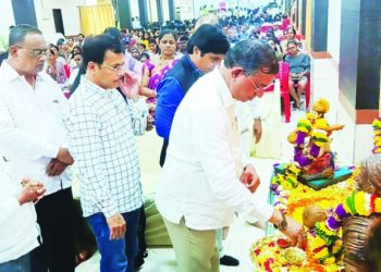 खारघर येथे शेकापकडून विद्यार्थ्यांचा सत्कार