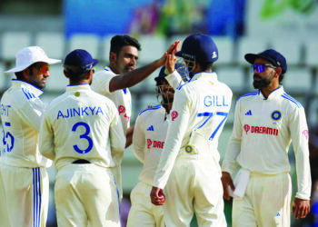 वेस्ट इंडिजचा एक डाव आणि 141 धावांनी पराभव