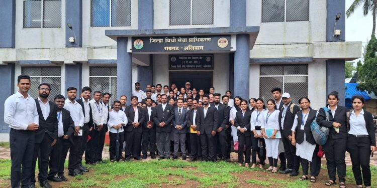 पनवेलच्या विद्यार्थ्यांना कायद्याचे धडे