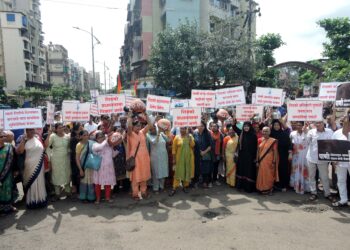 पाण्यासाठी करंजाडेकरांचा जलआक्रोश