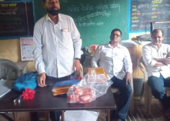 शालोपयोगी वस्तुंचे वाटप