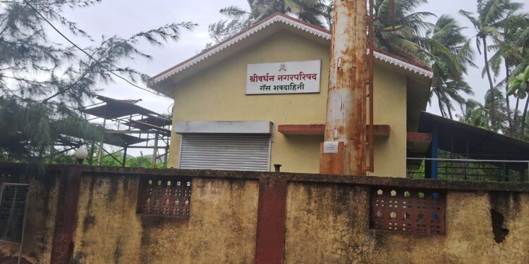 श्रीवर्धनमध्ये गॅस शव दाहीनीचा नगण्य वापर